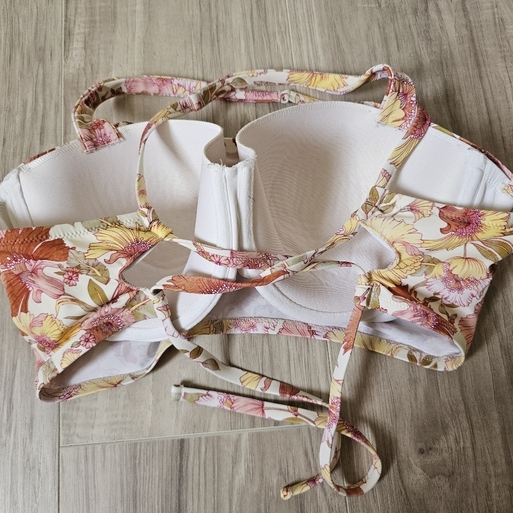 SHADE AND SHORE Two-piece Bikini Halter top - Picture 2 of 9